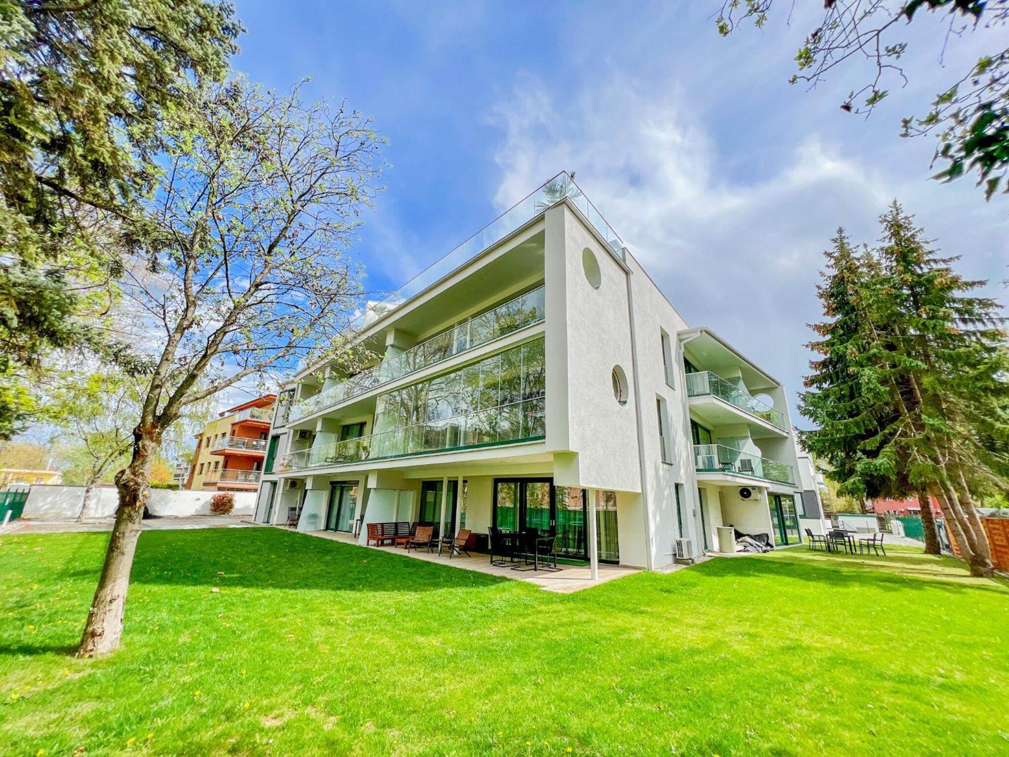 שיופוק Villa Bauhaus Gold מראה חיצוני תמונה